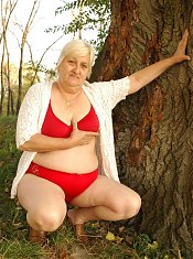 Cock greedy granny Mandy on her knees admiring a huge cock by working it with her lips live